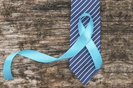 Krawatte mit blauem Band