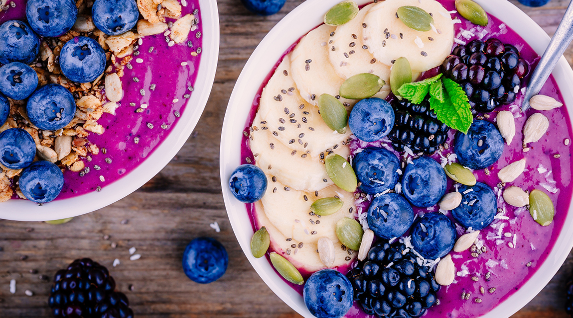 Smoothies und Bowls – der Trend zum Trinken und Löffeln